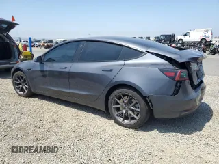 2023 Tesla Model 3 z VIN 5YJ3E1EA2PF652748, wystawiony jako Copart lot #57990705 z przebiegiem 37 922 mil mil oraz Szkoda całkowita • Salvage title. Historia ofert i sprzedaży dostępna na DreamBid. Obrazek 2.