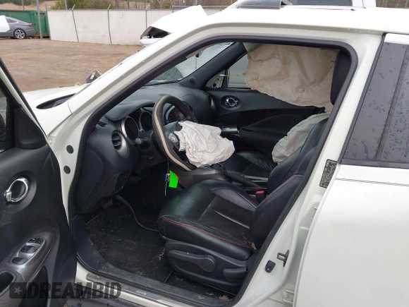 2011 Nissan Juke SL with VIN JN8AF5MR6BT021871, listed as a IAAI auction lot 41505582 with 157,293 mi miles. Bid and sale history available at carsss.com. Image 5.