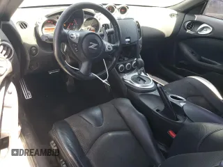 2010 Nissan 370Z z VIN JN1AZ4EH5AM500121, wystawiony jako Copart lot #58411355 z przebiegiem 146 943 mil mil oraz Tytuł czysty. Historia ofert i sprzedaży dostępna na DreamBid. Obrazek 8.