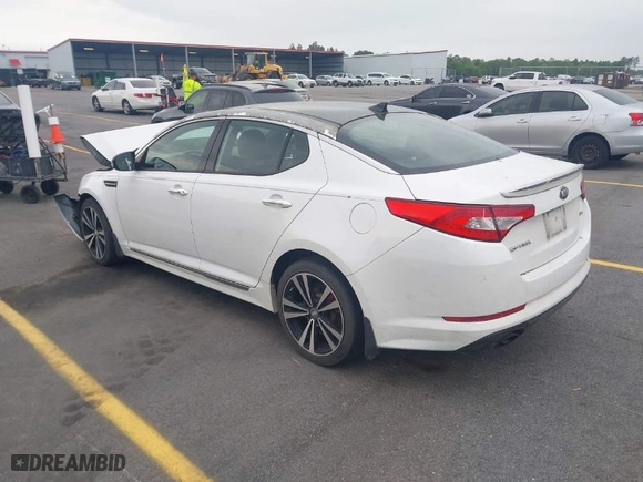2013 Kia Optima SX w/Limited Pkg with VIN 5XXGR4A65DG103305, listed as a IAAI auction lot 41966376 with 158,966 mi miles. Bid and sale history available at carsss.com. Image 3.
