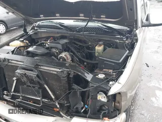 2000 GMC New Sierra 1500 SL with VIN 2GTEC19V9Y1313002, listed as a IAAI auction lot 41440458 with 367,281 mi miles. Bid and sale history available at carsss.com. Image 6.