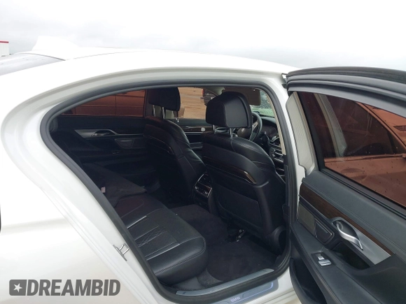 2020 BMW 7 Series 740i z VIN WBA7T2C07LCE11573, wystawiony jako IAAI lot #42474689 z przebiegiem 63 015 mil mil oraz . Historia ofert i sprzedaży dostępna na DreamBid. Obrazek 8.