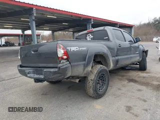 2014 Toyota Tacoma z VIN 3TMMU4FN9EM066292, wystawiony jako IAAI lot #41542492 z przebiegiem 122 308 mil mil oraz . Historia ofert i sprzedaży dostępna na DreamBid. Obrazek 4.