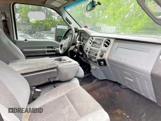 2014 Ford F-350 XLT z VIN 1FT8W3BT3EEB40662, wystawiony jako Copart lot #57728255 z przebiegiem 234 020 mil mil oraz Czysty tytuł • Clean title. Historia ofert i sprzedaży dostępna na DreamBid. Obrazek 5.