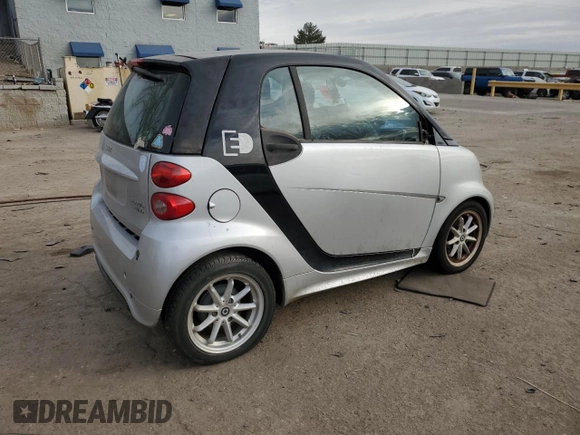 2015 Smart fortwo Passion с VIN WMEEJ9AA1FK831357, выставлен на аукционе Copart как лот 87001564 с пробегом Не указан миль и Списание • Salvage title. История ставок и продаж доступна на DreamBid. Изображение 3.