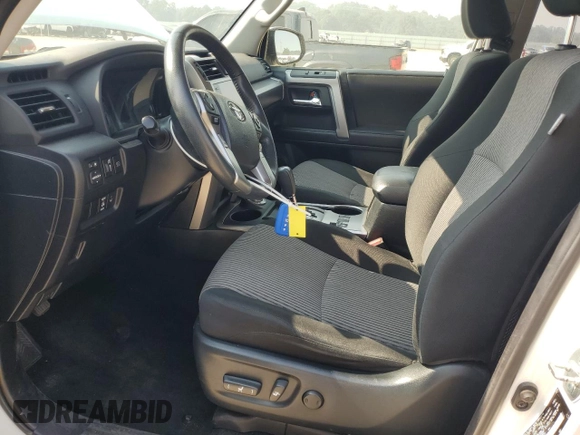 2022 Toyota 4Runner SR5 z VIN JTEMU5JR3N6023532, wystawiony jako Copart lot #63680825 z przebiegiem 83 672 mil mil oraz Szkoda całkowita • Salvage title. Historia ofert i sprzedaży dostępna na DreamBid. Obrazek 7.