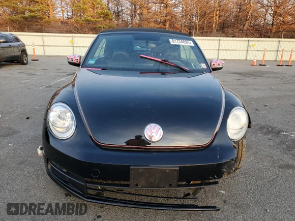 2015 Volkswagen Beetle 1.8T z VIN 3VW517AT3FM808723, wystawiony jako Copart lot #81724894 z przebiegiem Nie podano mil oraz Szkoda całkowita • Salvage title. Historia ofert i sprzedaży dostępna na DreamBid. Obrazek 5.