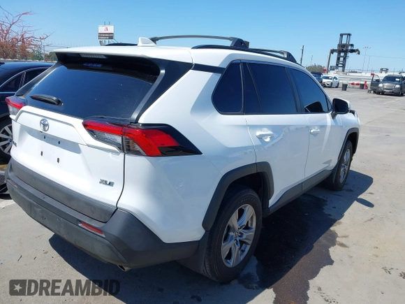 2022 Toyota RAV4 XLE with VIN 2T3W1RFV4NW233025, listed as a IAAI auction lot 42238717 with 39,156 mi miles and . Bid and sale history available at DreamBid. Image 4.