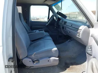 1995 Ford F-250 z VIN 1FTHX25H2SKC12673, wystawiony jako IAAI lot #42381220 z przebiegiem Nie podano mil oraz . Historia ofert i sprzedaży dostępna na DreamBid. Obrazek 5.