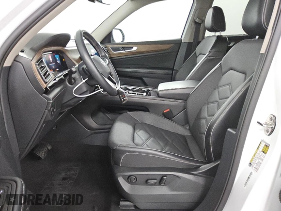 2024 Volkswagen Atlas SE with VIN 1V2WR2CA0RC536554, listed as a Copart auction lot 61272315 with 41,506 mi miles and Clean title. Bid and sale history available at DreamBid. Image 7.