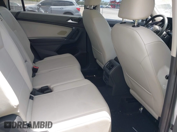 2018 Volkswagen Tiguan SEL with VIN 3VV3B7AX4JM188193, listed as a IAAI auction lot 42107802 with 68,911 mi miles and . Bid and sale history available at DreamBid. Image 8.