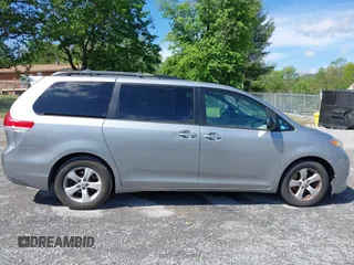 2011 Toyota Sienna LE AAS with VIN 5TDKK3DC2BS175598, listed as a IAAI auction lot 42186153 with 169,267 mi miles. Bid and sale history available at carsss.com. Image 14.
