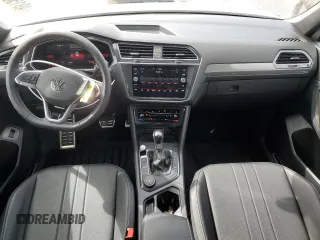 2023 Volkswagen Tiguan SE R-Line Black z VIN 3VV8B7AX8PM091870, wystawiony jako Copart lot #49150015 z przebiegiem 21 440 mil mil oraz Szkoda całkowita • Salvage title. Historia ofert i sprzedaży dostępna na DreamBid. Obrazek 8.