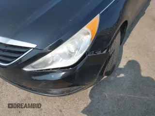 2013 Hyundai Sonata GLS z VIN 5NPEB4AC3DH590686, wystawiony jako IAAI lot #42361510 z przebiegiem 121 719 mil mil oraz . Historia ofert i sprzedaży dostępna na DreamBid. Obrazek 12.