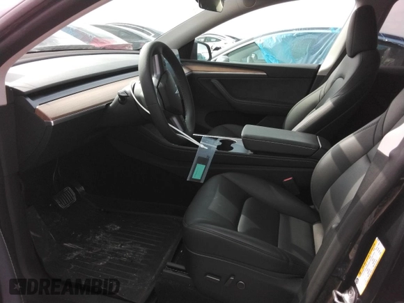 2024 Tesla Model Y with VIN 7SAYGDEDXRA322676, listed as a Copart auction lot 55664125 with 8,788 mi miles and Clean title. Bid and sale history available at DreamBid. Image 7.