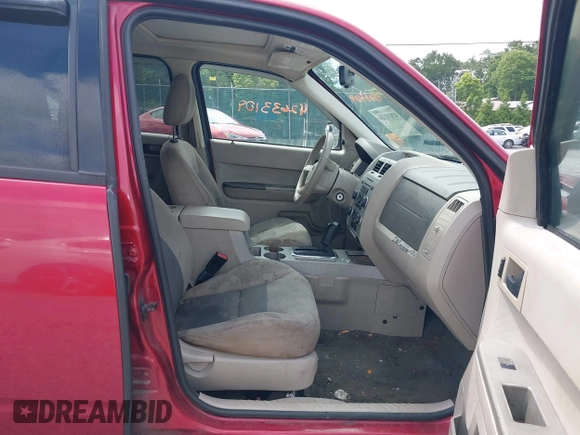 2008 Ford Escape XLT with VIN 1FMCU93188KD07261, listed as a IAAI auction lot 42633109 with 250,178 mi miles and . Bid and sale history available at DreamBid. Image 5.