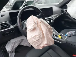 2023 BMW i4 eDrive40 z VIN WBY73AW03PFR16924, wystawiony jako IAAI lot #42034635 z przebiegiem 15 136 mil mil oraz . Historia ofert i sprzedaży dostępna na DreamBid. Obrazek 19.