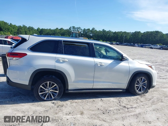2017 Toyota Highlander XLE with VIN 5TDKZRFH4HS525085, listed as a IAAI auction lot 42506385 with 84,581 mi miles and . Bid and sale history available at DreamBid. Image 12.