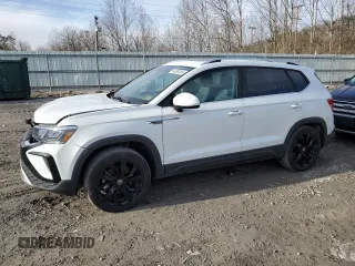 2022 Volkswagen Taos SE z VIN 3VVLX7B22NM019476, wystawiony jako Copart lot #46399295 z przebiegiem 80 397 mil mil oraz Szkody całkowita. Historia ofert i sprzedaży dostępna na DreamBid. Obrazek 1.