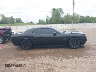 2016 Dodge Challenger R/T Scat Pack z VIN 2C3CDZFJ4GH118973, wystawiony jako IAAI lot #41960654 z przebiegiem 180 315 mil mil oraz . Historia ofert i sprzedaży dostępna na DreamBid. Obrazek 13.
