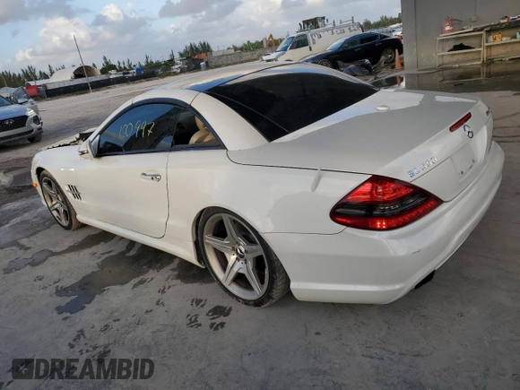 2011 Mercedes-Benz SL 550 z VIN WDBSK7BAXBF161245, wystawiony jako Copart lot #77153164 z przebiegiem 100 997 mil mil oraz Szkoda całkowita • Salvage title. Historia ofert i sprzedaży dostępna na DreamBid. Obrazek 2.