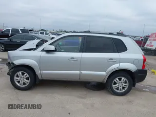 2007 Hyundai Tucson SE with VIN KM8JN12D57U670203, listed as a IAAI auction lot 41619422 with 92,450 mi miles. Bid and sale history available at carsss.com. Image 15.