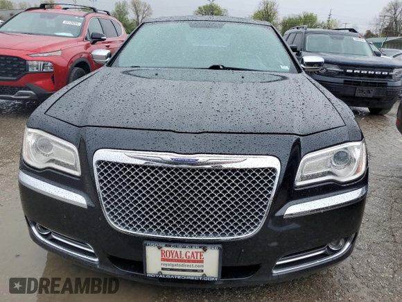 2013 Chrysler 300 C z VIN 2C3CCAET1DH568910, wystawiony jako Copart lot #50037004 z przebiegiem 136 228 mil mil oraz Szkoda całkowita • Salvage title. Historia ofert i sprzedaży dostępna na DreamBid. Obrazek 5.