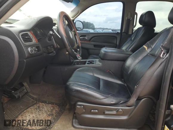 2010 GMC Yukon SLT with VIN 1GKMCCE35AR213217, listed as a Copart auction lot 46132185 with 275,571 mi miles and Salvage Title. Bid and sale history available at carsss.com. Image 7.