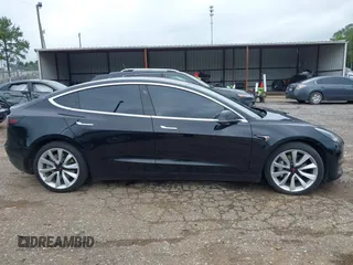 2018 Tesla Model 3 Long Range Battery z VIN 5YJ3E1EB3JF186733, wystawiony jako IAAI lot #42093891 z przebiegiem 102 435 mil mil oraz . Historia ofert i sprzedaży dostępna na DreamBid. Obrazek 13.