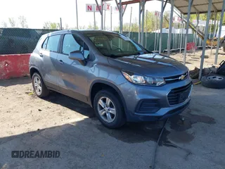 2020 Chevrolet Trax LS z VIN 3GNCJNSB6LL276347, wystawiony jako IAAI lot #41971568 z przebiegiem 63 378 mil mil oraz . Historia ofert i sprzedaży dostępna na DreamBid. Obrazek 1.