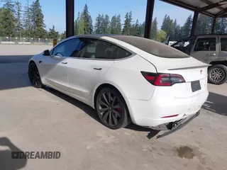2020 Tesla Model 3 Performance z VIN 5YJ3E1EC2LF624900, wystawiony jako IAAI lot #42127589 z przebiegiem 36 758 mil mil oraz . Historia ofert i sprzedaży dostępna na DreamBid. Obrazek 3.