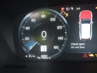 2019 Volvo XC60 R-Design with VIN LYV102RMXKB327226, listed as a IAAI auction lot 41922619 with 46,823 mi miles. Bid and sale history available at carsss.com. Image 7.