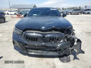 2024 BMW 5 Series 530i z VIN WBA43FJ08RCS17556, wystawiony jako Copart lot #48853495 z przebiegiem 4 151 mil mil oraz Szkoda całkowita • Salvage title. Historia ofert i sprzedaży dostępna na DreamBid. Obrazek 5.