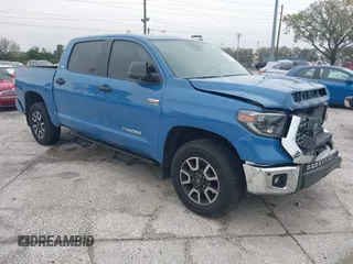 2021 Toyota Tundra SR5 z VIN 5TFDY5F12MX999757, wystawiony jako IAAI lot #41660982 z przebiegiem 67 396 mil mil oraz . Historia ofert i sprzedaży dostępna na DreamBid. Obrazek 1.