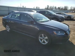 2014 Volkswagen Passat Wolfsburg Edition z VIN 1VWAT7A35EC030742, wystawiony jako Copart lot #46586205 z przebiegiem 185 690 mil mil oraz Szkoda całkowita • Salvage title. Historia ofert i sprzedaży dostępna na DreamBid. Obrazek 4.