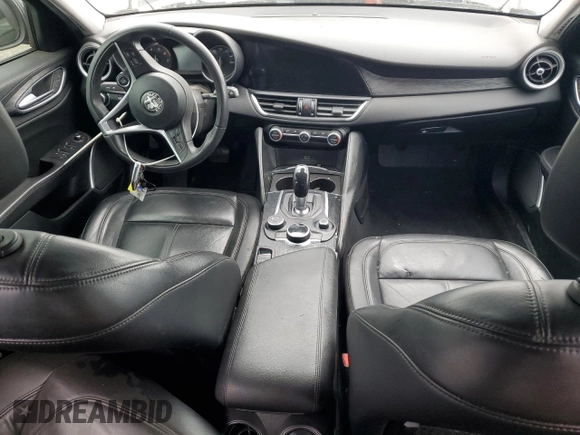 2019 Alfa Romeo Giulia z VIN ZARFAMAN6K7598202, wystawiony jako Copart lot #50883345 z przebiegiem Nie podano mil oraz Szkoda całkowita • Salvage title. Historia ofert i sprzedaży dostępna na DreamBid. Obrazek 8.