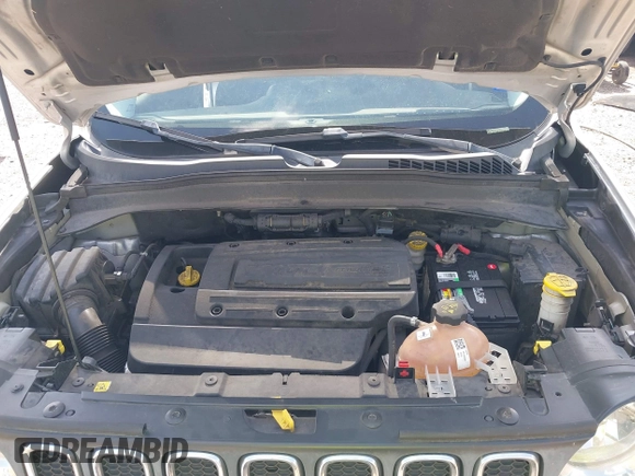 2015 Jeep Renegade Latitude with VIN ZACCJABH0FPB65461, listed as a IAAI auction lot 39756561 with 132,135 mi miles. Bid and sale history available at carsss.com. Image 10.