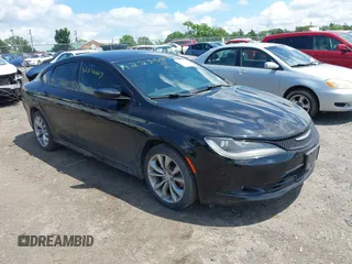 2015 Chrysler 200 S z VIN 1C3CCCBG0FN619746, wystawiony jako IAAI lot #42256667 z przebiegiem 210 572 mil mil oraz . Historia ofert i sprzedaży dostępna na DreamBid. Obrazek 1.