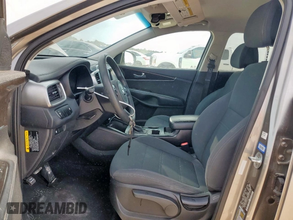 2017 Kia Sorento LX with VIN 5XYPG4A53HG189096, listed as a Copart auction lot 63436585 with 185,628 mi miles and Salvage title. Bid and sale history available at DreamBid. Image 7.