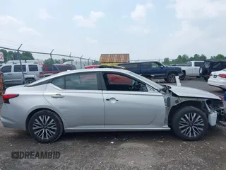 2024 Nissan Altima SV with VIN 1N4BL4DVXRN325709, listed as a IAAI auction lot 42483584 with 45,722 mi miles and . Bid and sale history available at DreamBid. Image 14.