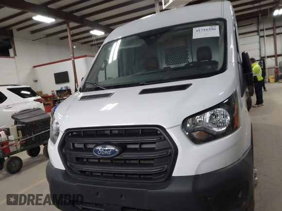 2020 Ford Transit Cargo z VIN 1FTBR2C84LKA08946, wystawiony jako IAAI lot #41716396 z przebiegiem 77 272 mil mil oraz . Historia ofert i sprzedaży dostępna na DreamBid. Obrazek 12.