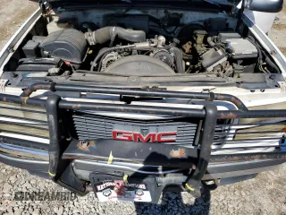 1997 GMC Yukon with VIN 1GKEK13R0VJ747359, listed as a Copart auction lot 48301095 with 272,417 mi miles and Salvage Title. Bid and sale history available at carsss.com. Image 12.