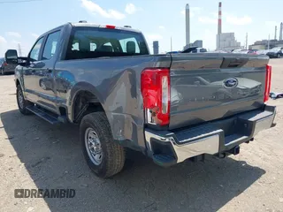 2023 Ford F-250 XL z VIN 1FT7W2AA9PEE21227, wystawiony jako IAAI lot #42277343 z przebiegiem 14 957 mil mil oraz . Historia ofert i sprzedaży dostępna na DreamBid. Obrazek 3.