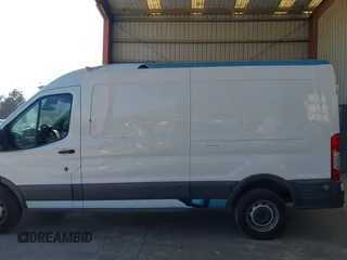 2018 Ford Transit z VIN 1FTYR2CM7JKA26085, wystawiony jako IAAI lot #42323037 z przebiegiem 131 121 mil mil oraz . Historia ofert i sprzedaży dostępna na DreamBid. Obrazek 14.
