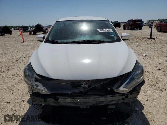 2019 Nissan Sentra S z VIN 3N1AB7AP8KY330869, wystawiony jako Copart lot #52494925 z przebiegiem 40 836 mil mil oraz Szkoda całkowita • Salvage title. Historia ofert i sprzedaży dostępna na DreamBid. Obrazek 5.
