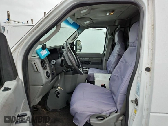 2009 Ford Econoline Cargo Commercial z VIN 1FTSE34L19DA27424, wystawiony jako IAAI lot #41963196 z przebiegiem 168 577 mil mil oraz . Historia ofert i sprzedaży dostępna na DreamBid. Obrazek 1.