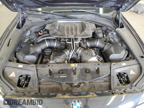 2013 BMW M5 z VIN WBSFV9C54DC773221, wystawiony jako Copart lot #54831865 z przebiegiem 127 949 mil mil oraz Czysty tytuł • Clean title. Historia ofert i sprzedaży dostępna na DreamBid. Obrazek 11.