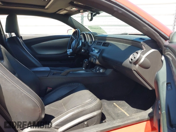 2011 Chevrolet Camaro 2LT z VIN 2G1FC1ED3B9194950, wystawiony jako IAAI lot #41816699 z przebiegiem 139 106 mil mil oraz . Historia ofert i sprzedaży dostępna na DreamBid. Obrazek 5.