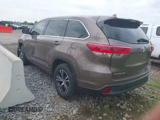 2018 Toyota Highlander LE с VIN 5TDBZRFH6JS812871, выставлен на аукционе IAAI как лот 42373213 с пробегом 33 024 миль миль и . История ставок и продаж доступна на DreamBid. Изображение 3.