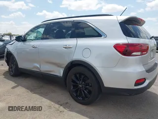 2020 Kia Sorento S z VIN 5XYPG4A55LG694372, wystawiony jako IAAI lot #42183383 z przebiegiem 57 980 mil mil oraz . Historia ofert i sprzedaży dostępna na DreamBid. Obrazek 3.